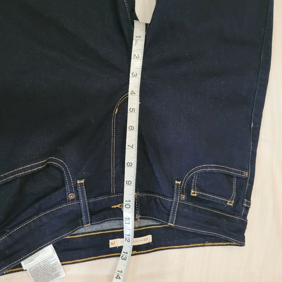 725 High Rise Bootcut Levi's Jeans - Picture 4 of 6
